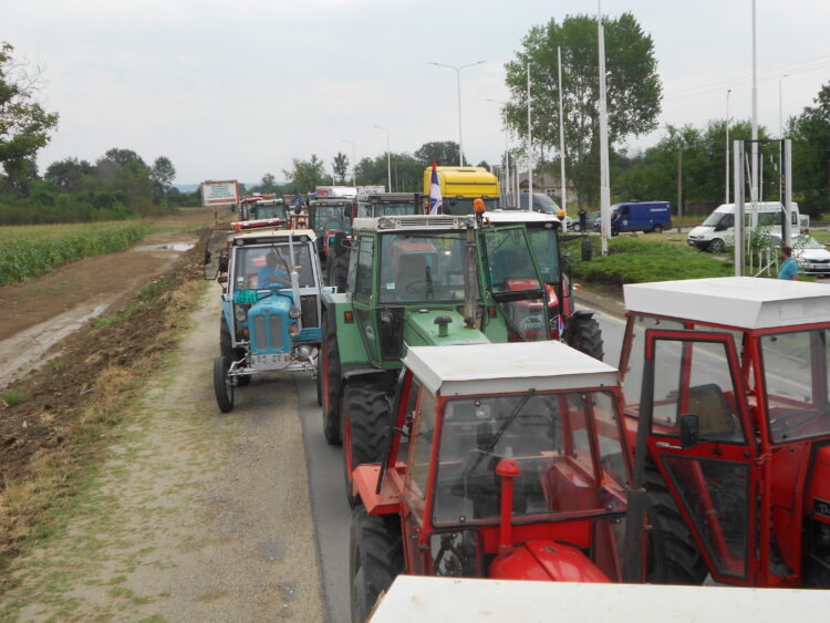 Šumadijski seljaci traktorima će doći na protest ispred Vlade Srbije