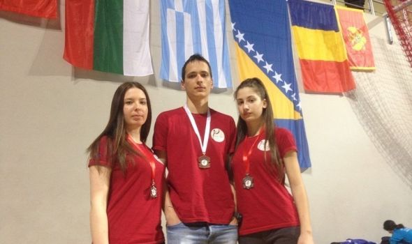 Tekvondo akademija Kragujevac osvojila tri medalje u Zrenjaninu (FOTO)