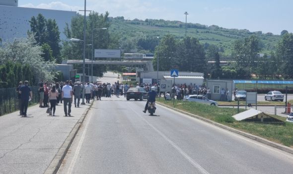 Radnici Fiata blokiraju put Kragujevac – Čačak