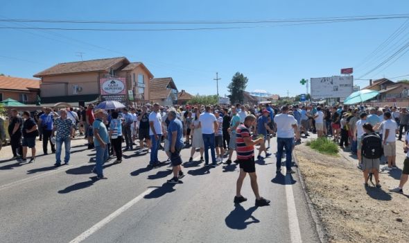 Radnici Fiata okončali blokadu puta Kragujevac-Kraljevo-Čačak, očekuju odgovor Vlade i Stellantisa o visini otpremnine