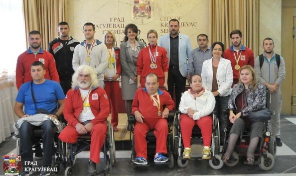 Ekipa powerliftera pokazala medalje sa svetskog prvenstva