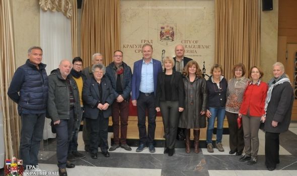 Italijani doneli 150 stipendija za kragujevačke đake, uskoro adaptacija škole u Dragobraći