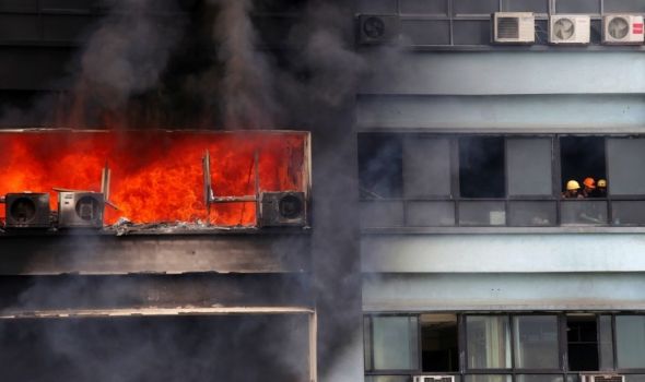 Požar na Aerodromu: Gorela zgrada, stanarima pozlilo zbog udisanja dima