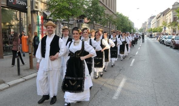 Đurđevdanski folklorni maraton: Defile i nastup kulturno-umetničkih ansambala
