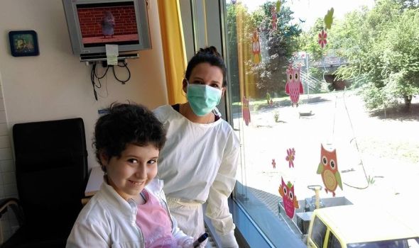 I dalje fali 200.000 evra: Teodora nakon hemioterapije u izolaciji bije bitku za život, roditelji se bore i protiv administracije