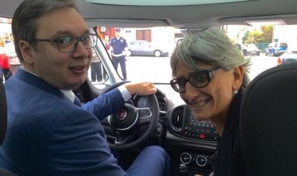 Vučić se provozao novim “Fiatom 500L” i najavio otvaranje nove kompanije u Kragujevcu (FOTO)