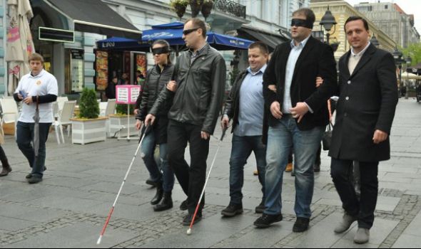 Akcija “Šetnja sa slepima i slabovidima” u Velikom parku