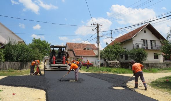 Nov asfalt u Bresnici, mehanizacija se seli u Stanovo (FOTO)