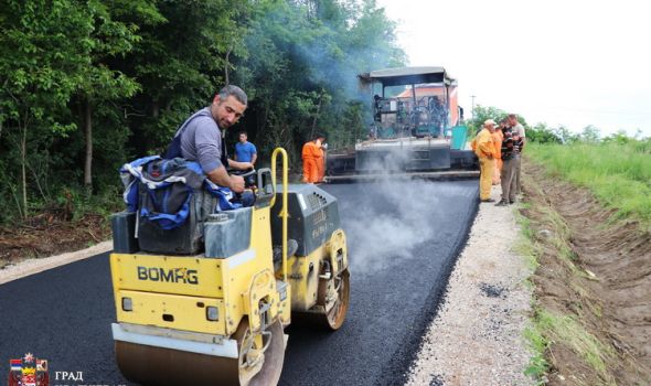 Počeli radovi: Do kaja jula 19 kilometara asfalta na lokalnim putevima (FOTO)