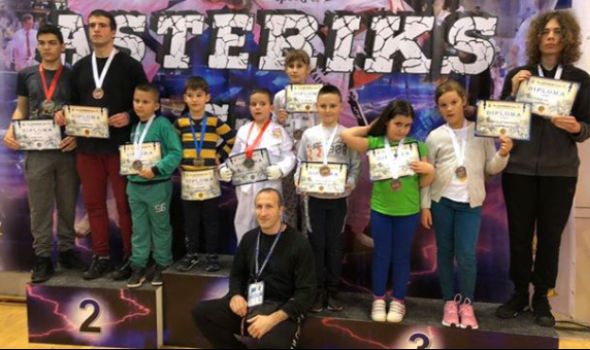 Kragujevačkim tekvondistima 16 medalja na Asteriks kupu u Nišu (FOTO)