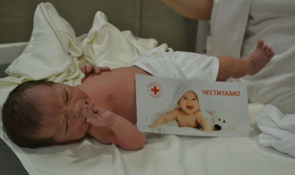Darivano 45 beba rođenih u Nedelji Crvenog krsta
