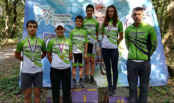 Biciklističkom klubu “Cyclemania” tri medalje u Šidu (FOTO)