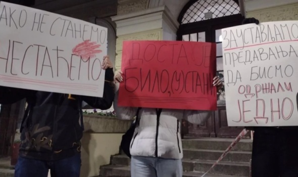 Zatvorimo vrata da otvorimo buduċnost: Blokada Prve kragujevačke gimnazije