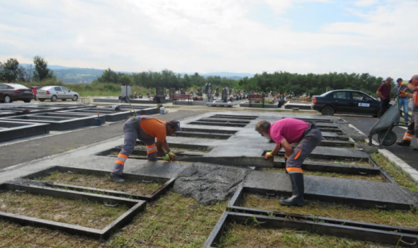 Izrađuju se nova grobna mesta na Bozmanu (FOTO)