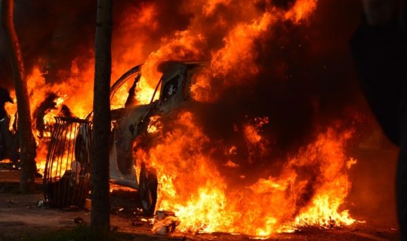 Direktoru škole “Toza Dragović” izgorela dva automobila, policija ispitivala i pojedine profesore