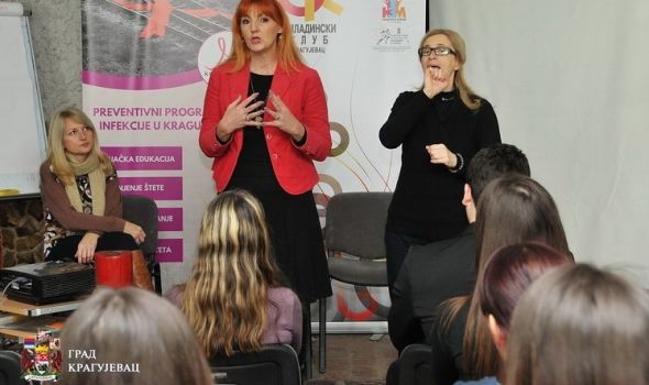 Mladi u Kragujevcu uče znakovni jezik