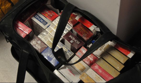 Policija od ULIČNIH PRODAVACA zaplenila 32 kilograma rezanog duvana i 1.640 paklica cigareta
