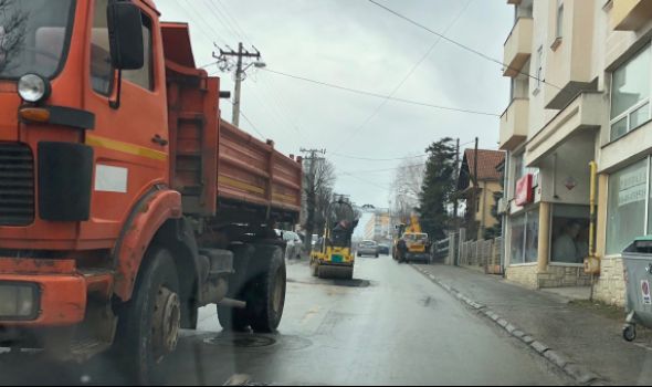 “Čistoća” krpi glavne saobraćajnice u Kragujevcu
