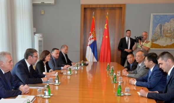 Vučić sa predstavnicima kompanije “CMEC” o razvoju energetske infrastrukture u Kragujevcu