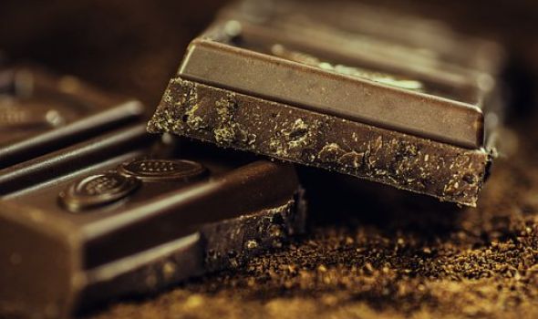Ako do sada niste, evo zašto bi trebalo da počnete da jedete crnu čokoladu