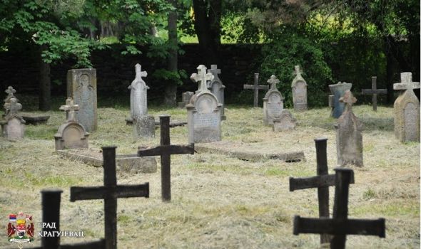 Šetamo po humkama 3200 stradalih, a da ni ne znamo: Nova sazanja o granicama Starog srpskog vojničkog groblja u Šumaricama