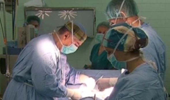 Kragujevački hirurzi prvi u Srbiji ugradili veštačko rebro