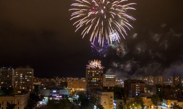 "Rok operom" i vatrometom završena proslava Dana grada (FOTO)