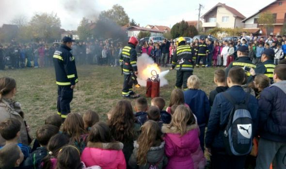 Dan zaštite od požara: Vežba gašenja požara u OŠ “Sveti Sava” (FOTO)