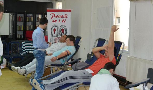 Akcija dobrovoljnog davanja krvi u Crvenom krstu, davaocima karte za koncert “Riblje Čorbe” i “Šumadija fest”