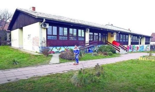 Škola "Vukašin Marković": Klima se plafon, trake na prozorima ublažavaju promaju
