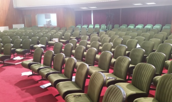 SNS bez većine za usvajanje odluke na sednici SG, na pauzi se "jurio" kvorum