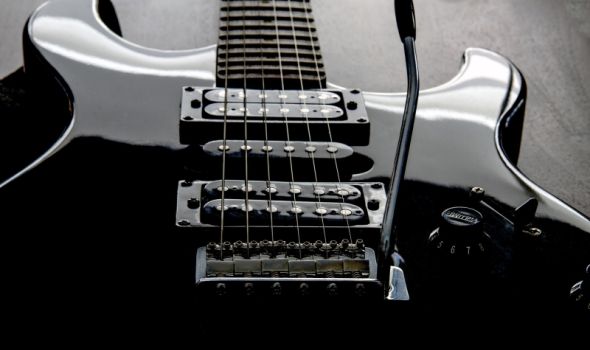 Gitara koju je razbio Kurt Kobejn prodata za gotovo 600.000 dolara (VIDEO)