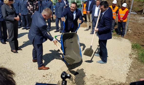 Počela izgradnja JEFTINIH STANOVA, ministar Vulin položio kamen temeljac (FOTO)