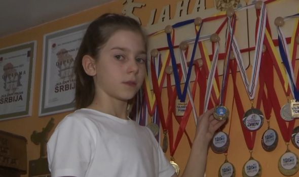 Karate kid iz Kragujevca: Jana sa sedam godina ponela CRNI POJAS