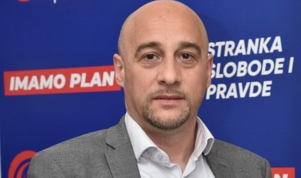 Jekić iz SSP: Ministre Lončar, zbog zatvaranja RH centra u Kragujevcu decu nose na rukama na terapije