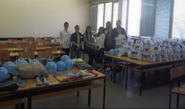 Studentsko srce: Klub "Aktiva" obradovao paketima pomoći 35 socijalno ugroženih porodica (FOTO)