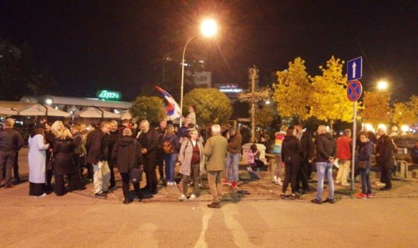 Protestovalo 50 Kragujevčana protiv kovid propusnica