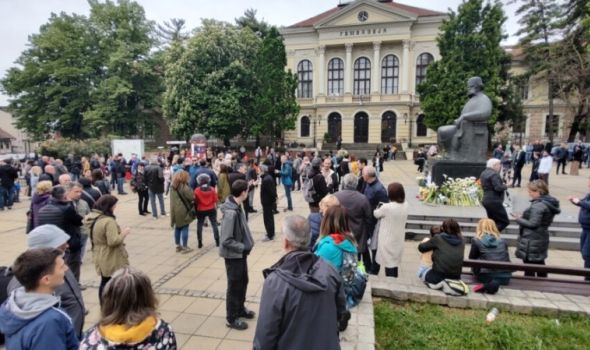 Kragujevčani odali poštu stradalima na skupu „Srbija protiv nasilja“