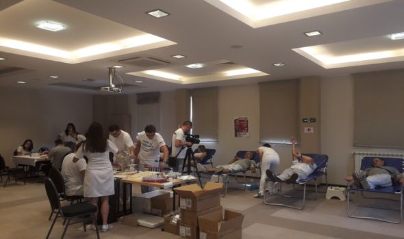 Prikupljeno 100 jedinica krvi u velikoj letnjoj akciji dobrovoljnog davalaštva