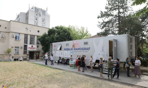 Za dva meseca na mobilnom mamografu pregledano je više od 3.000 Kragujevčanki: Nijedna ne zna da li ima tumor dojke jer rezultate nisu dobile