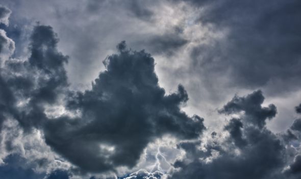 ŽUTI meteoalarm: Toplo, ali uz oblake i pljuskove u narednim danima (PROGNOZA VREMENA)