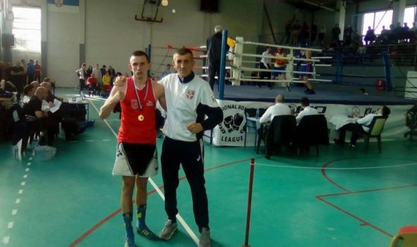 Nikola Perović iz BK Lukač juniorski prvak Srbije u polusrednjoj kategoriji