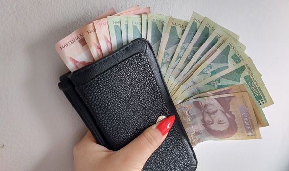 Prosečna novembarska plata u Kragujevcu 68.089 dinara – Šta kaže novčanik?