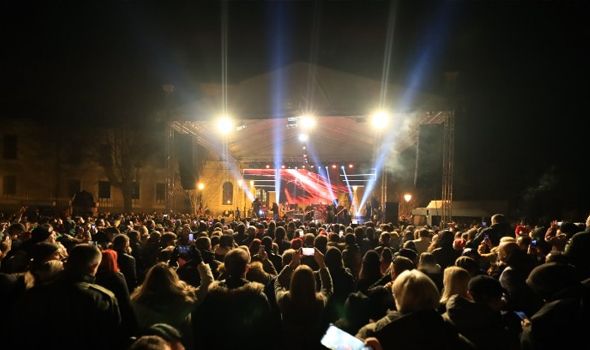 Kragujevčani sa Divljim jagodama ušli u 2023. Mirna novogodišnja noć u gradu (FOTO)