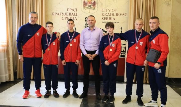 Omladinci Bokserskog kluba Radnički na državnom prvenstvu osvojili pet medalja
