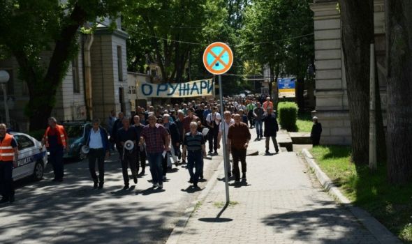 Oružari sutra protestuju kod Krsta, Maji Gojković potpisi protiv privatizacije