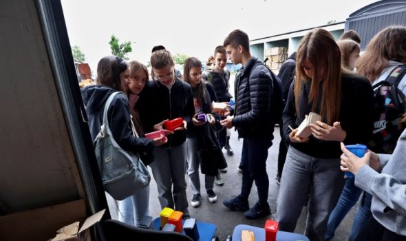 Učenici OŠ „Radoje Domanović“ posetili Reciklažni centar u želji da usvoje nova znanja iz oblasti ekologije