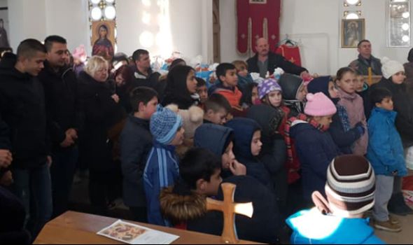 Deci iz Jovanovca darivano 60 paketića (FOTO)
