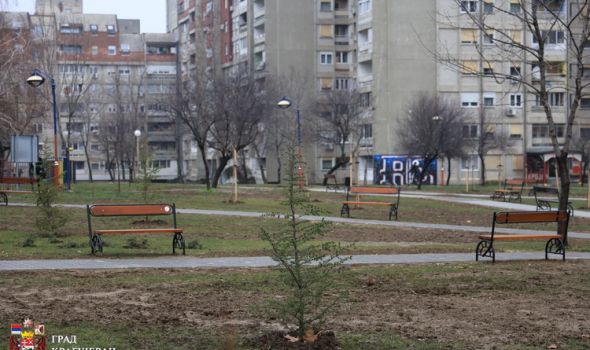 Naselje Aerodrom dobilo novi park: Staze, klupe i 162 sadnice (FOTO)