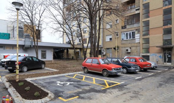 Rekonstruisan parking u centru (FOTO)